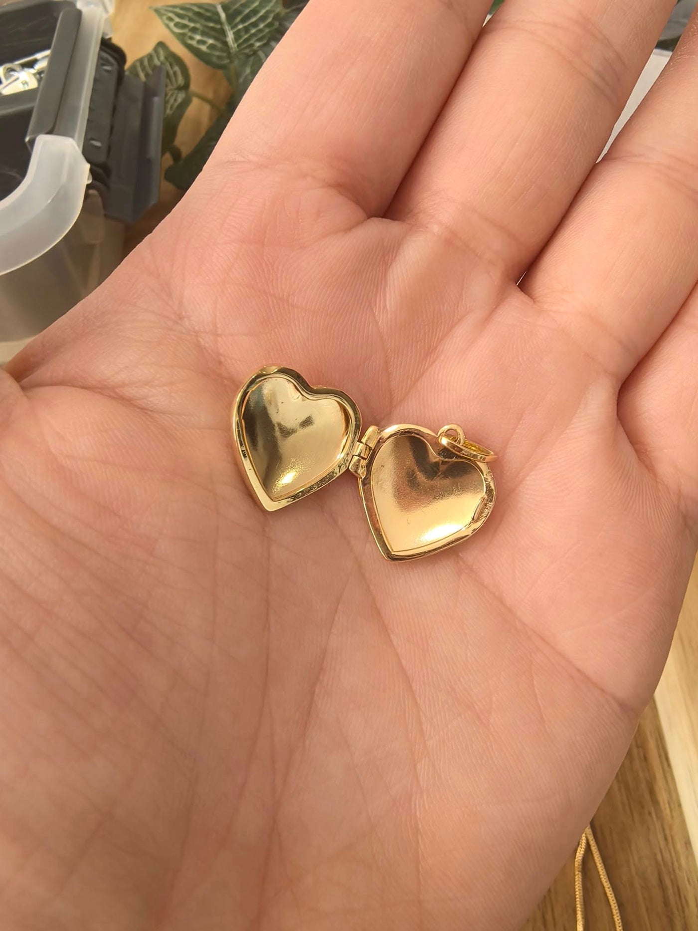 JEWELRY: 18k Gold Heart Locket Pendant